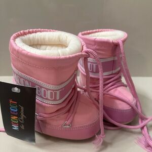 💗NWT💗 Moon Boot Mini Nylon Water Reppellant Boot (Walker)